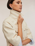 Chaqueta cropped con cuello de tejido revestido image number 3