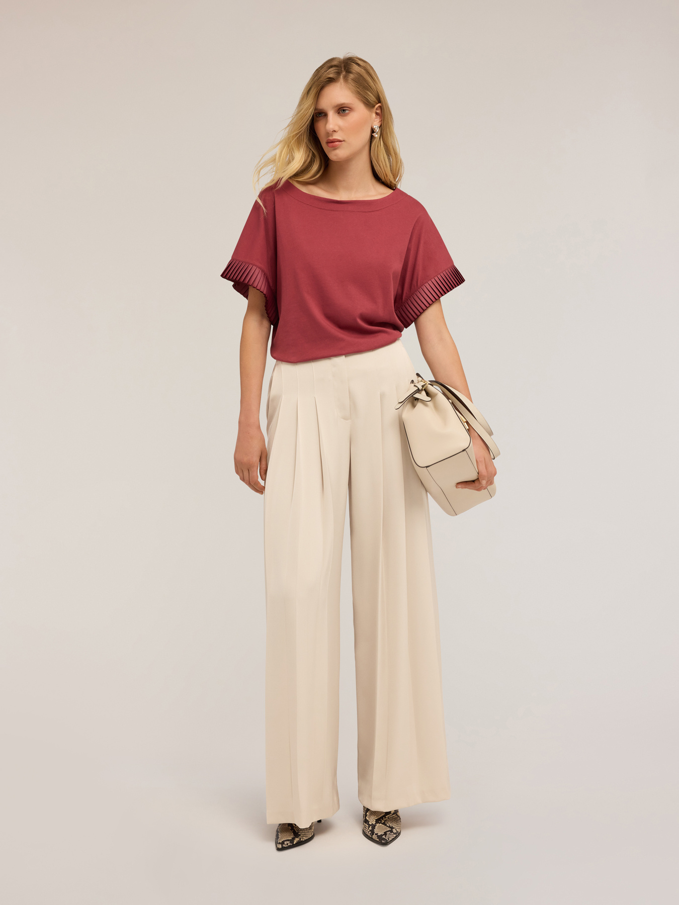 T-shirt with pleated sleeves image number 0