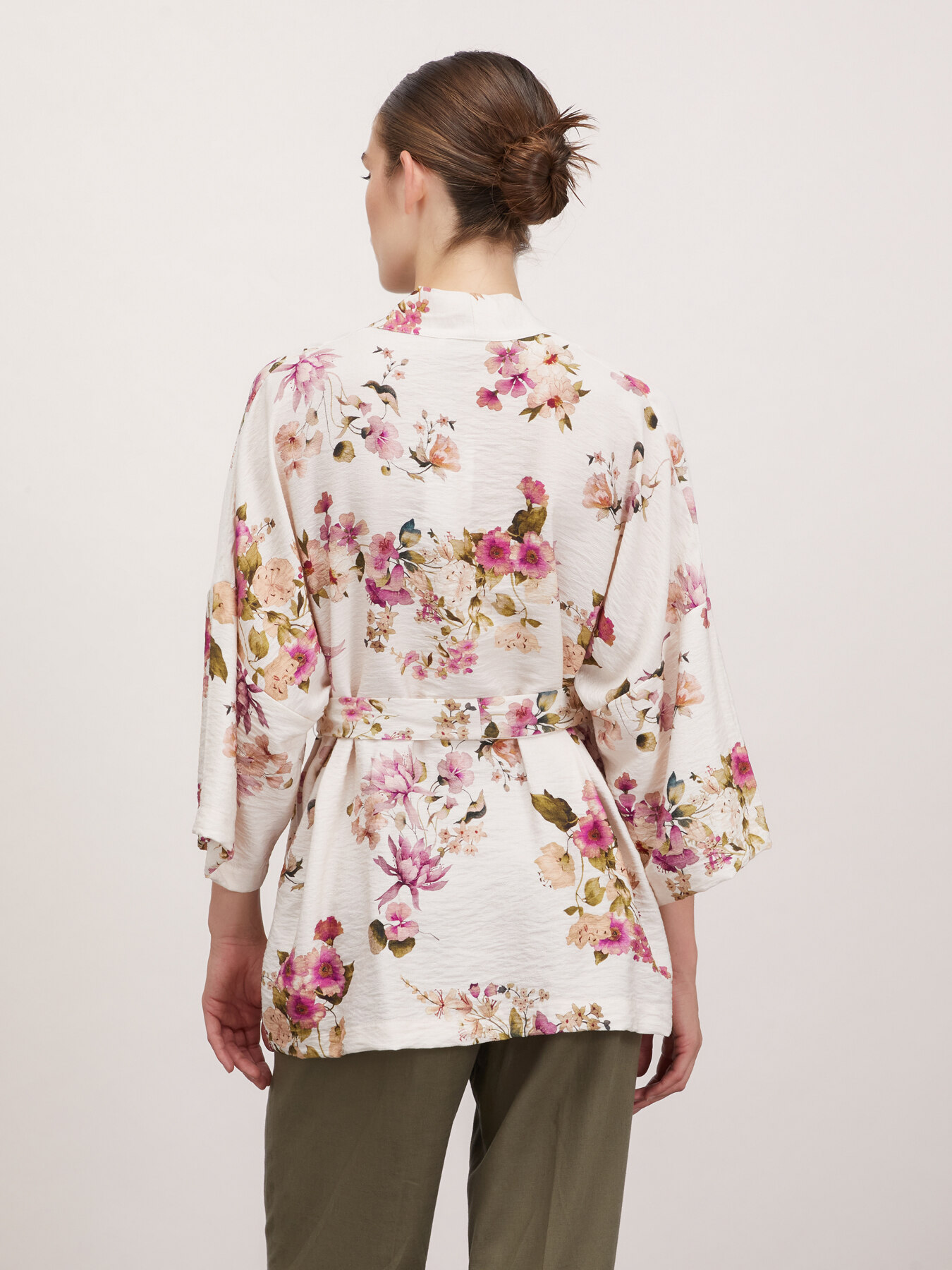 Floral patterned kimono image number 1
