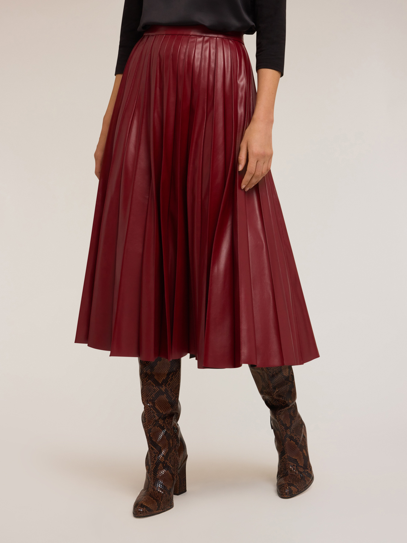 Pleated midi skirt in coated fabric image number 2