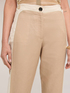 Hose mit Paspelierung und Schlitz am Saum image number 2
