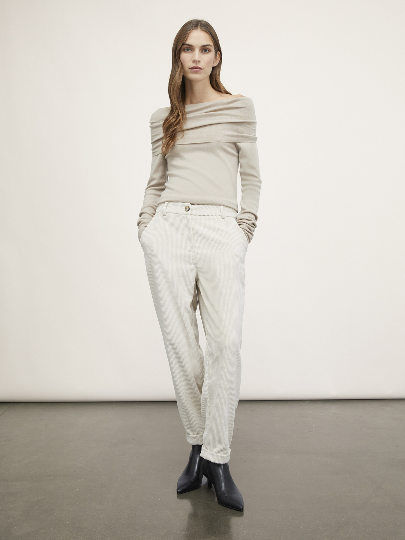 Schulterfreier Pullover aus Wolle image number 3