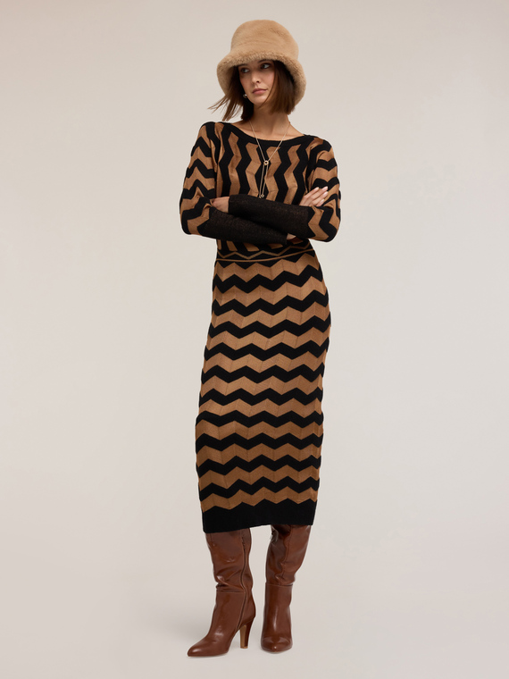 Vestido largo jacquard con motivo chevron