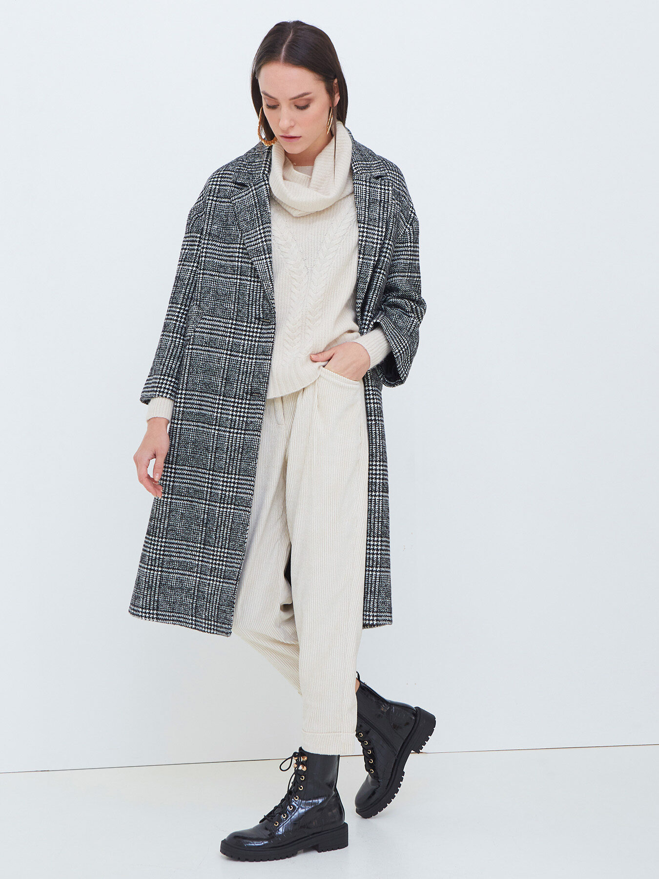 Langer Karo-Mantel image number 2