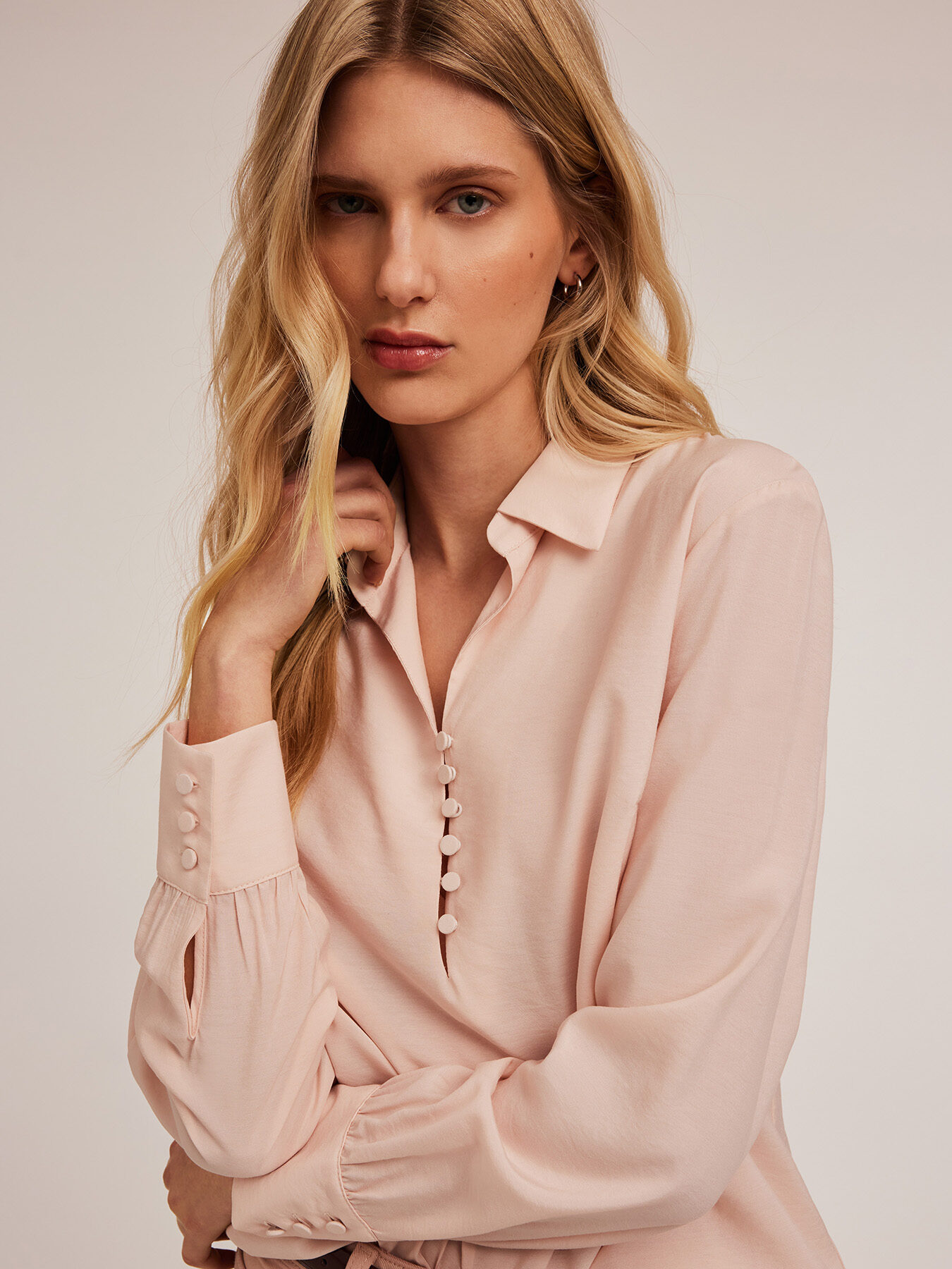 Blouse with collar image number 2