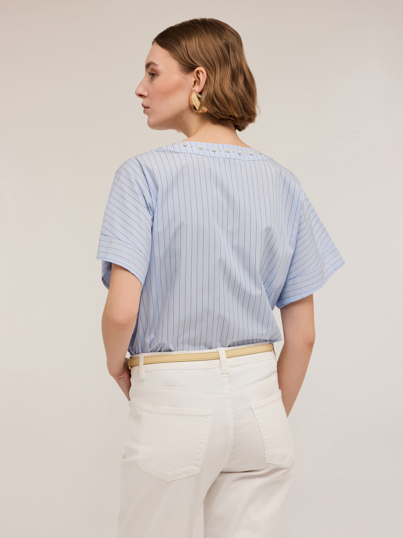 T-Shirt aus zwei verschiedenen Materialien mit Perlenstickerei image number 1