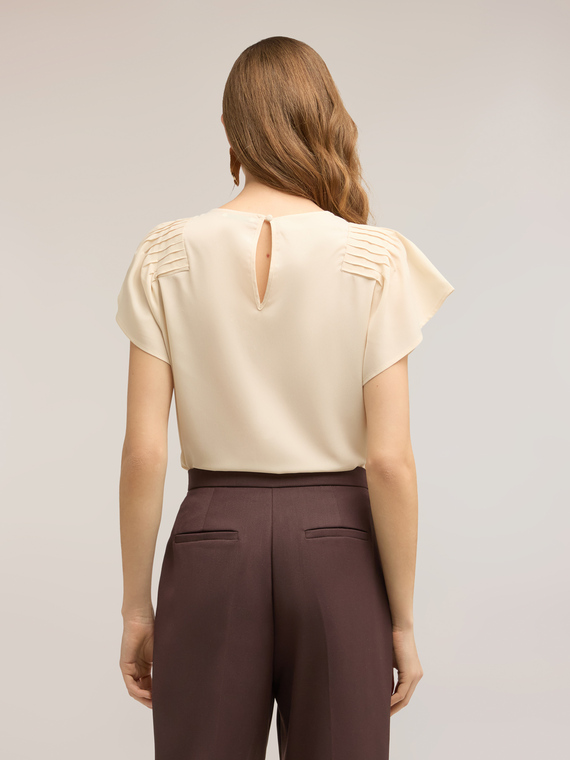 Cr&ecirc;pe de chine blouse with pleats