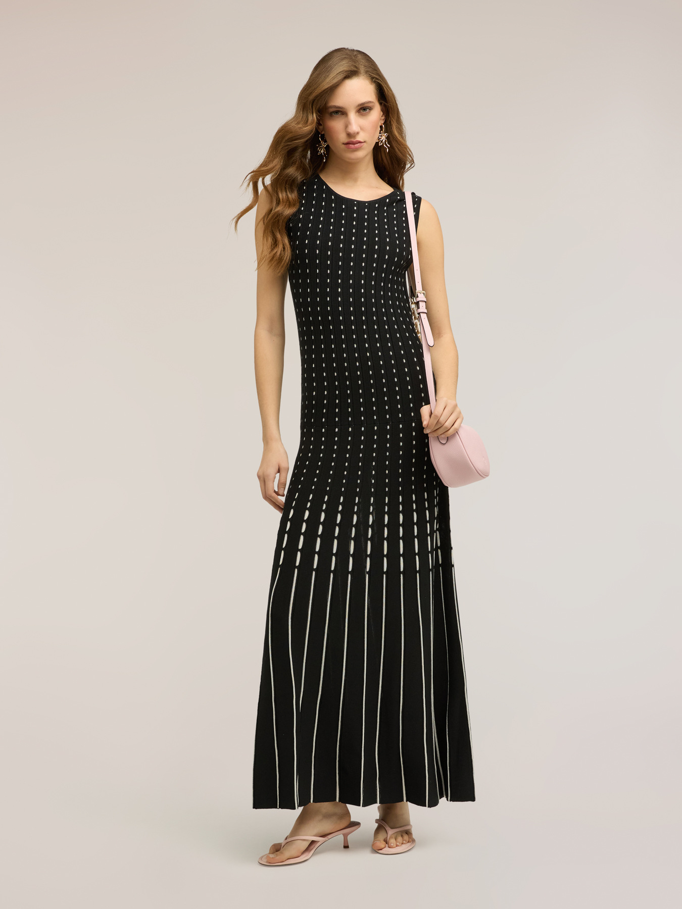 Langes plissiertes Kleid aus Strickware image number 0