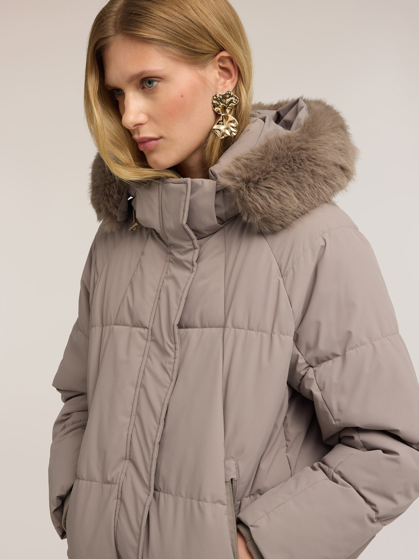 Nylon down jacket with trimmed hood image number 3