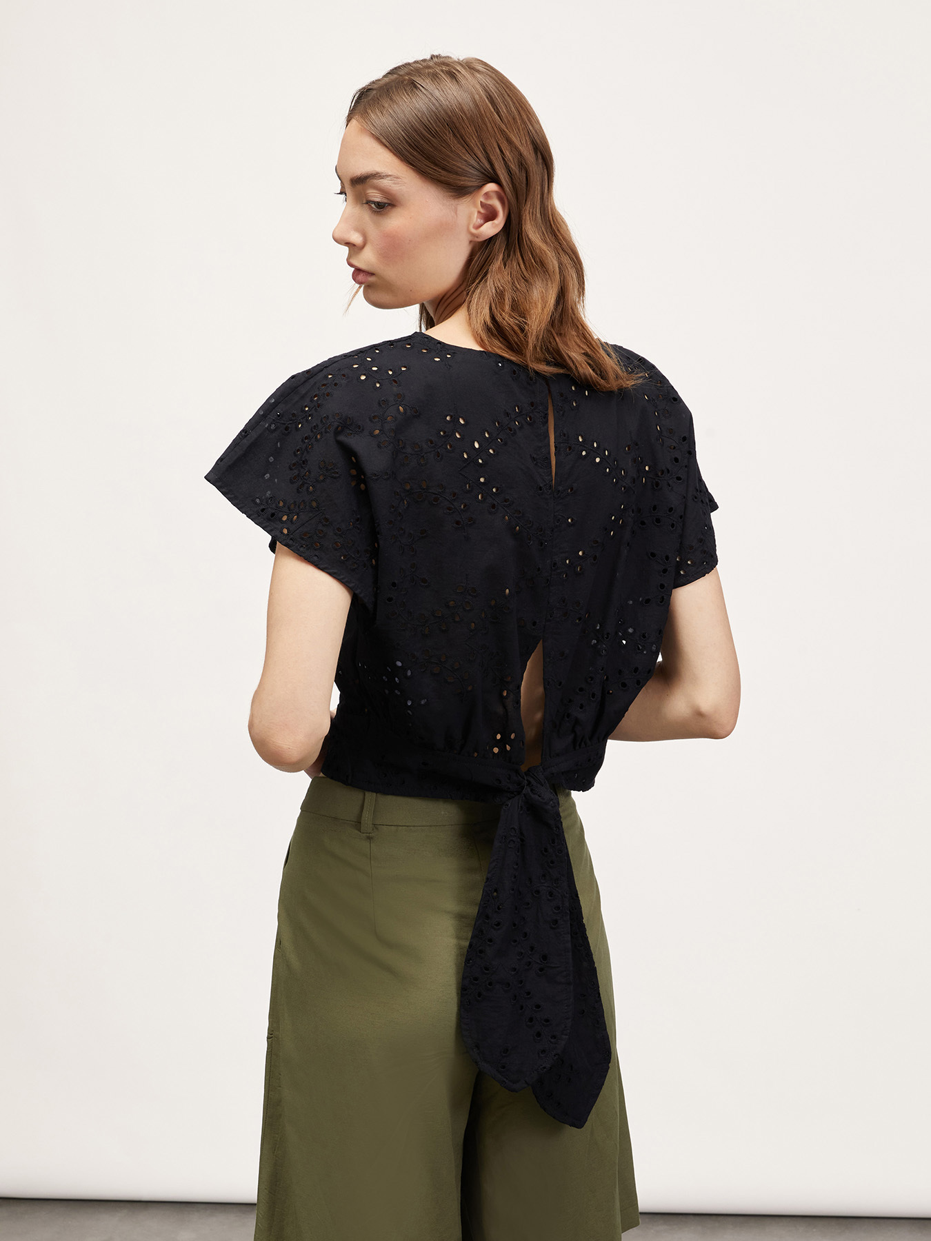 Broderie anglaise blouse with back bow image number 1