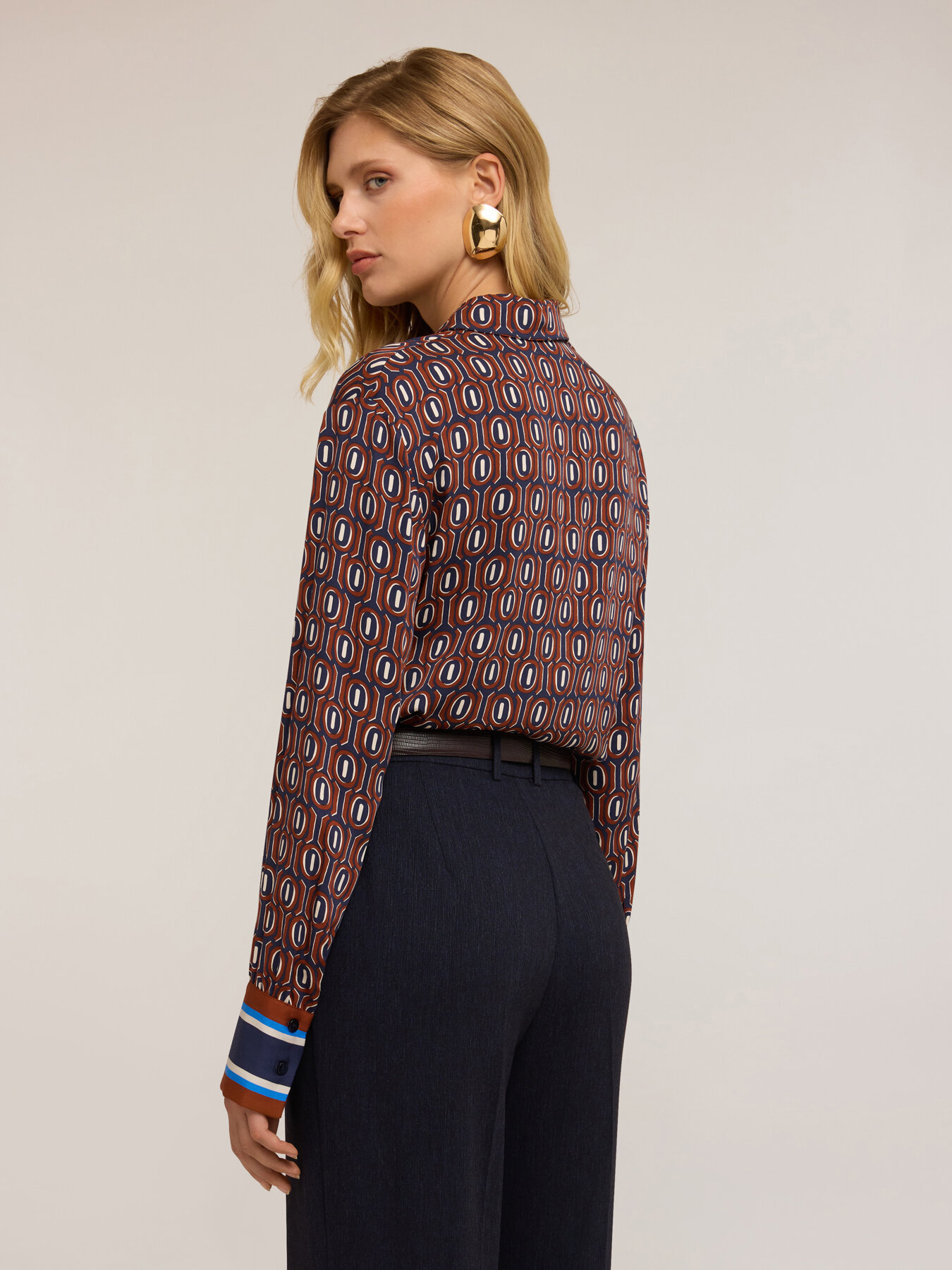 Camicia in raso fantasia geometrica image number 1