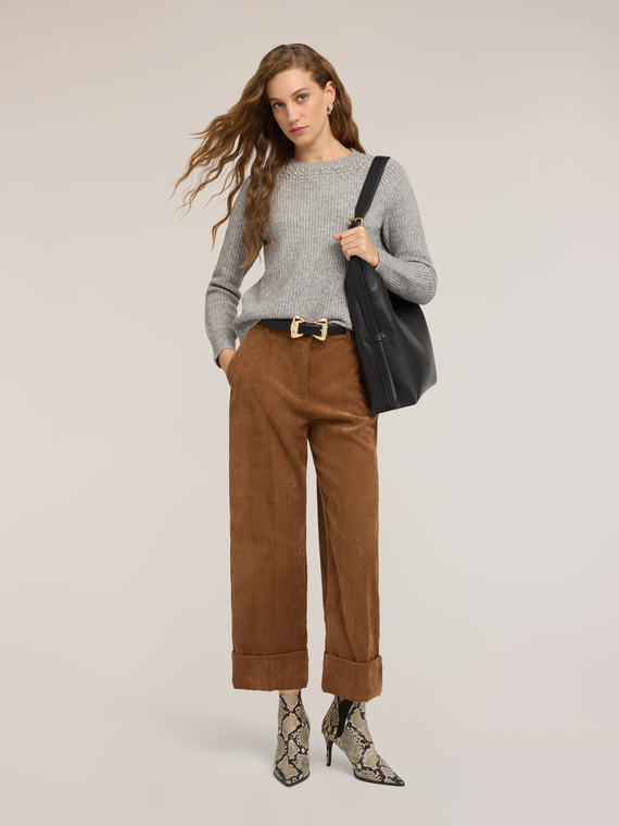 Pantaloni cropped din catifea reiată