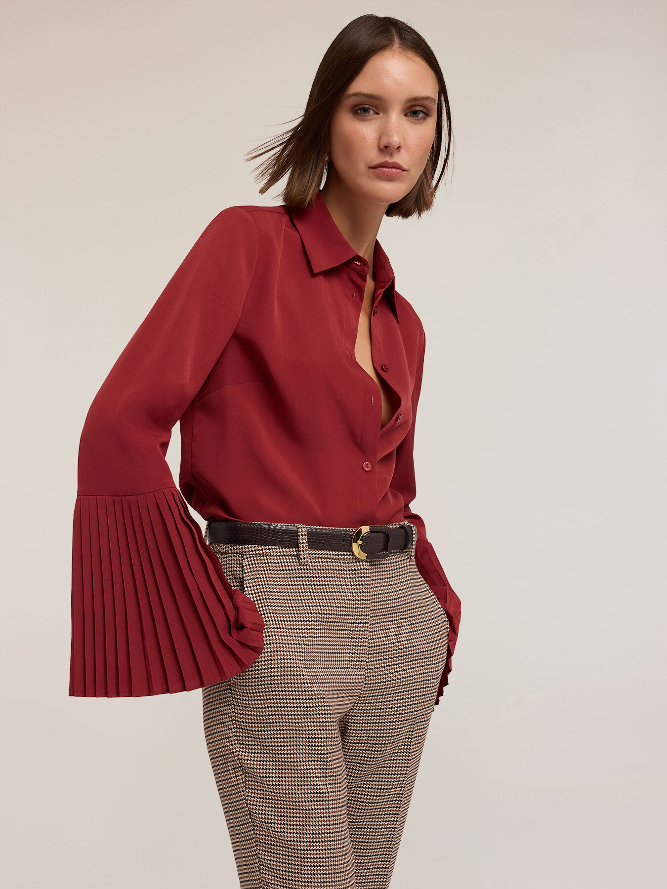 Shirt with pleated sleeves image number 2