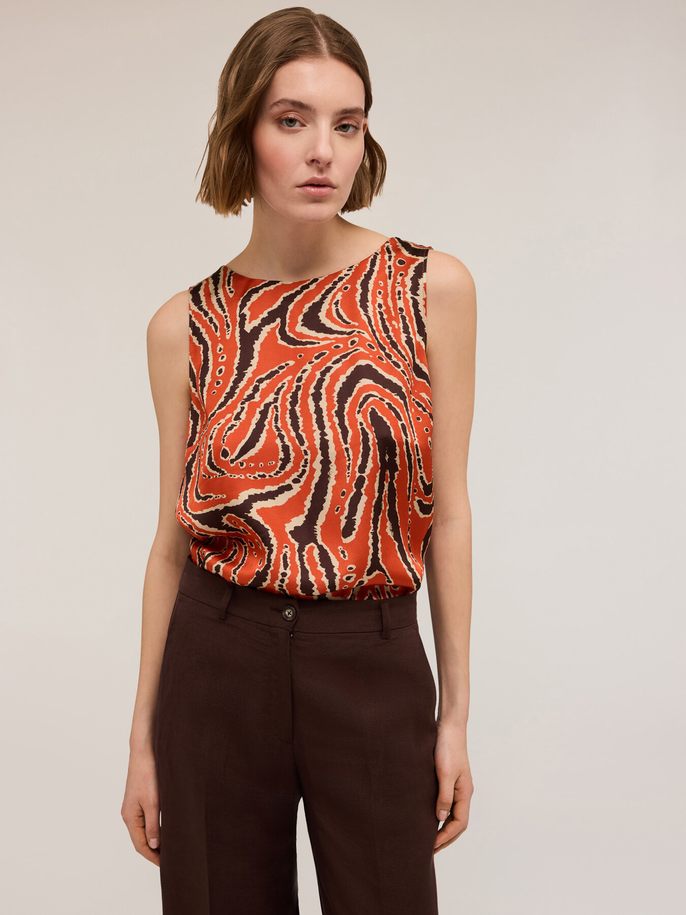 Weich fallendes bedrucktes Top mit Schlitz hinten image number 2