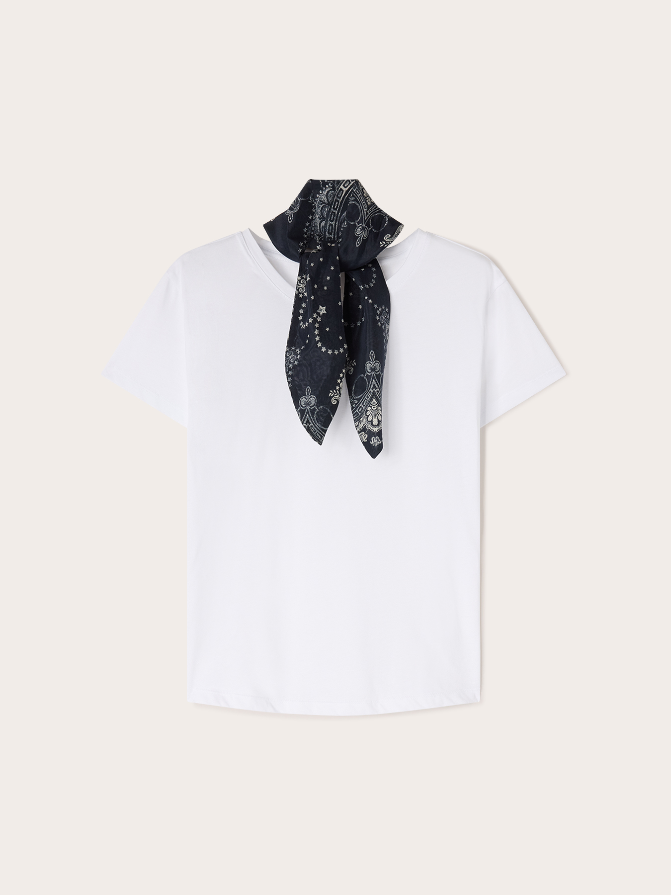 T-shirt with paisley scarf at the neck image number 4