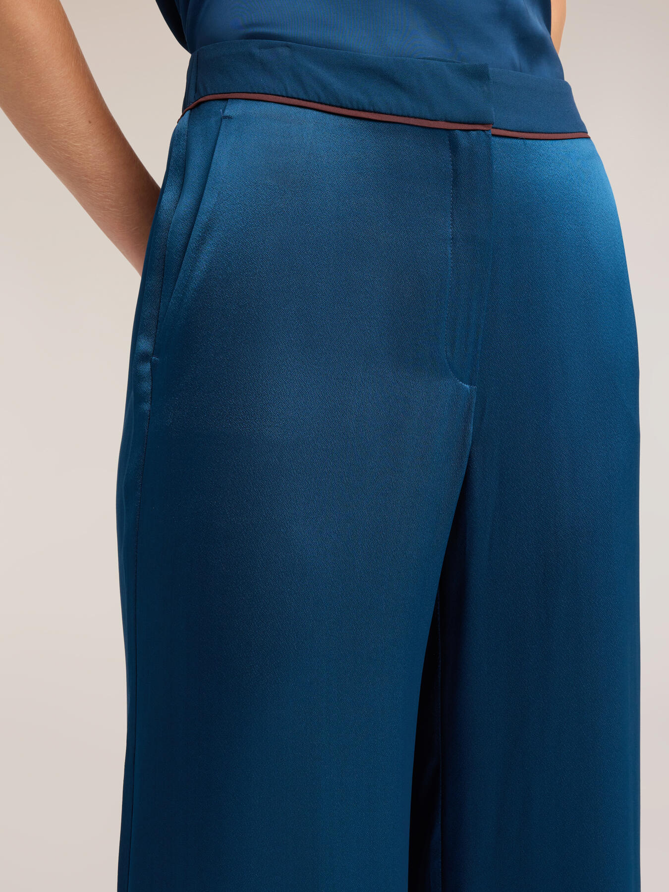 Cropped satin trousers with contrasting trim image number 3