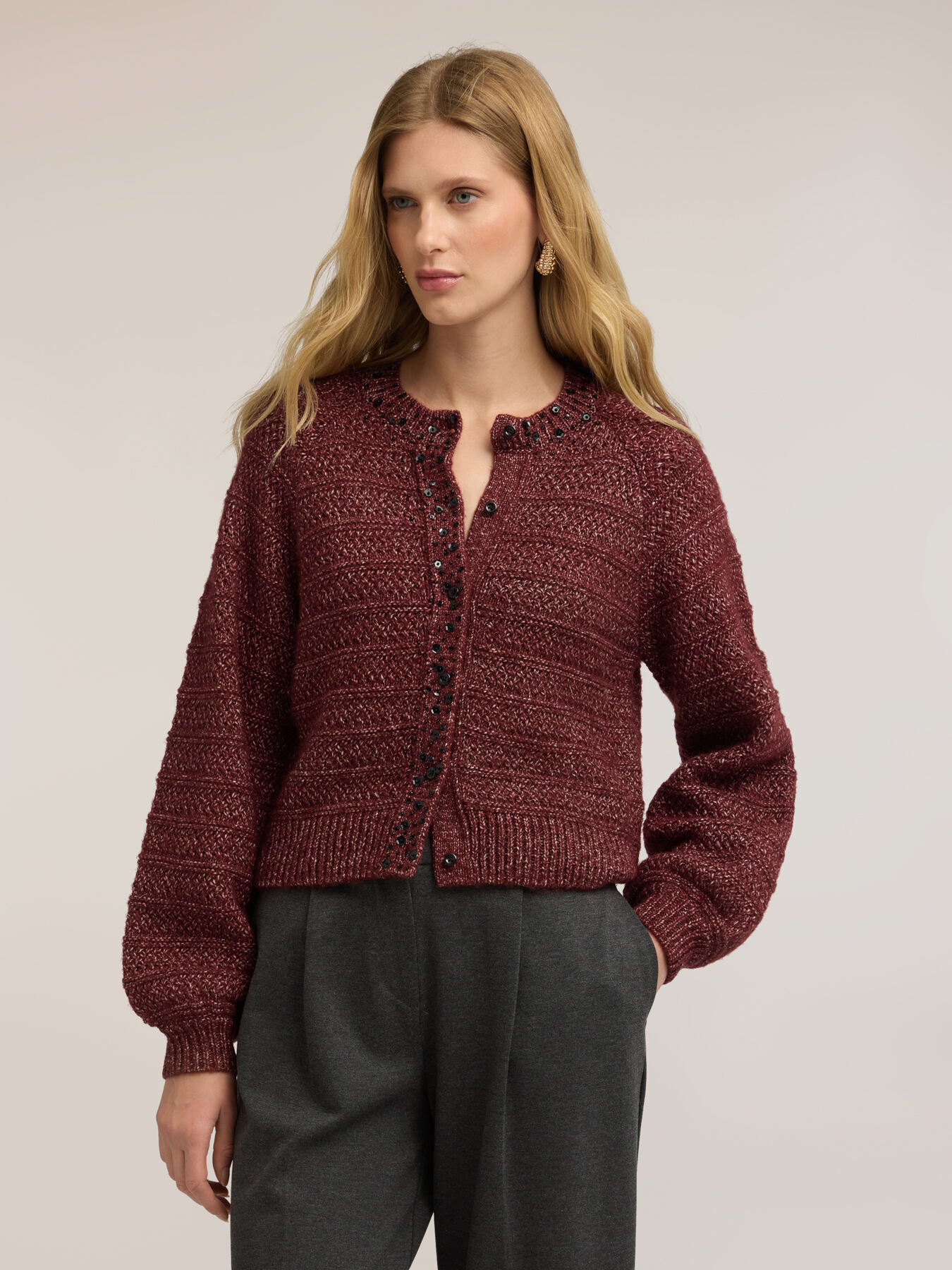 Cardigan aus Lurex-Strickware mit Schmuckapplikationen image number 0
