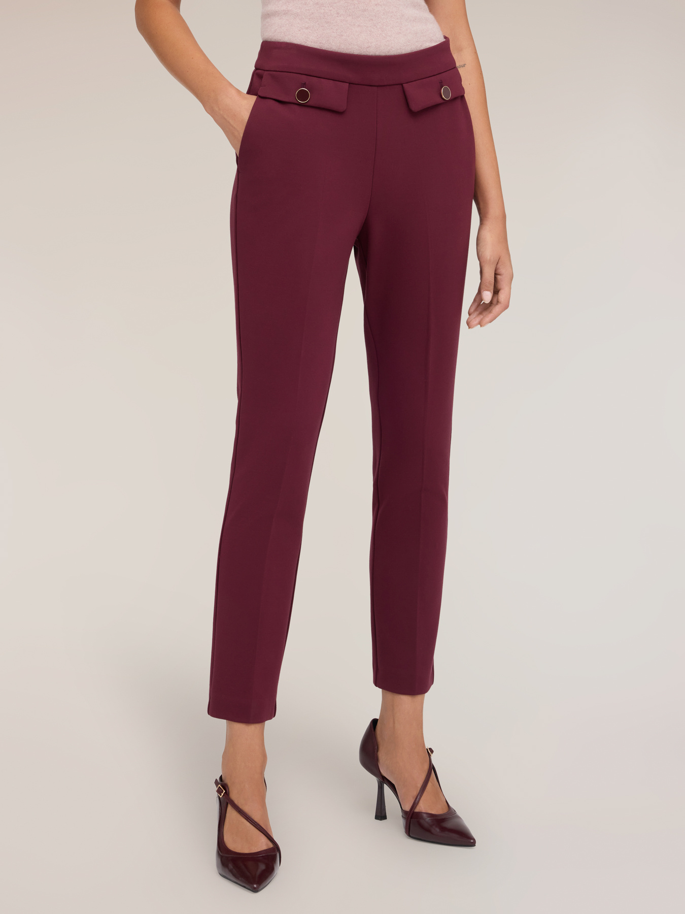 Regul&auml;re Hose aus Milano-Strick image number 2