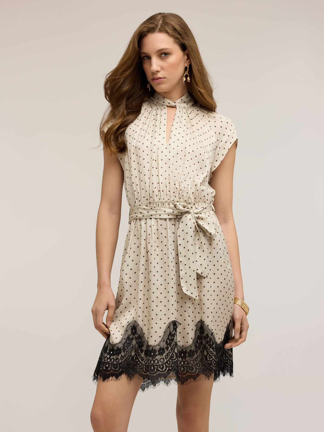 Kleid aus Satin mit Punkten und Spitze image number 0