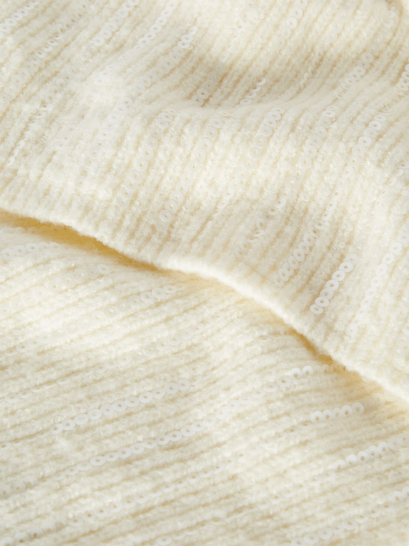 Knit scarf with sequin embroidery image number 1