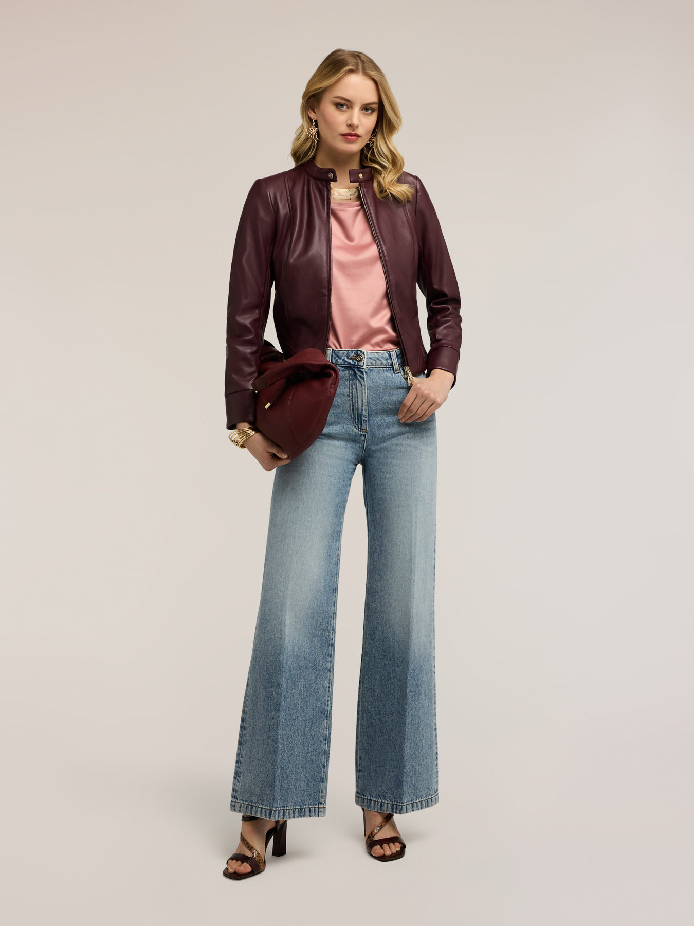 Kurze Jacke mit Rei&szlig;verschluss und Stehkragen image number 3