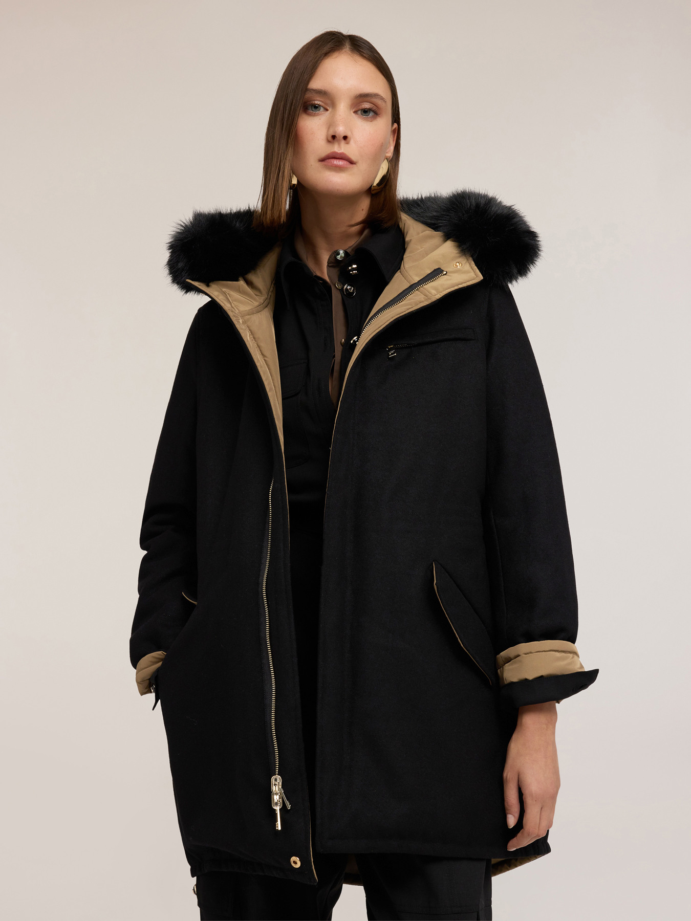 Reversible hooded zip-up down jacket image number 4
