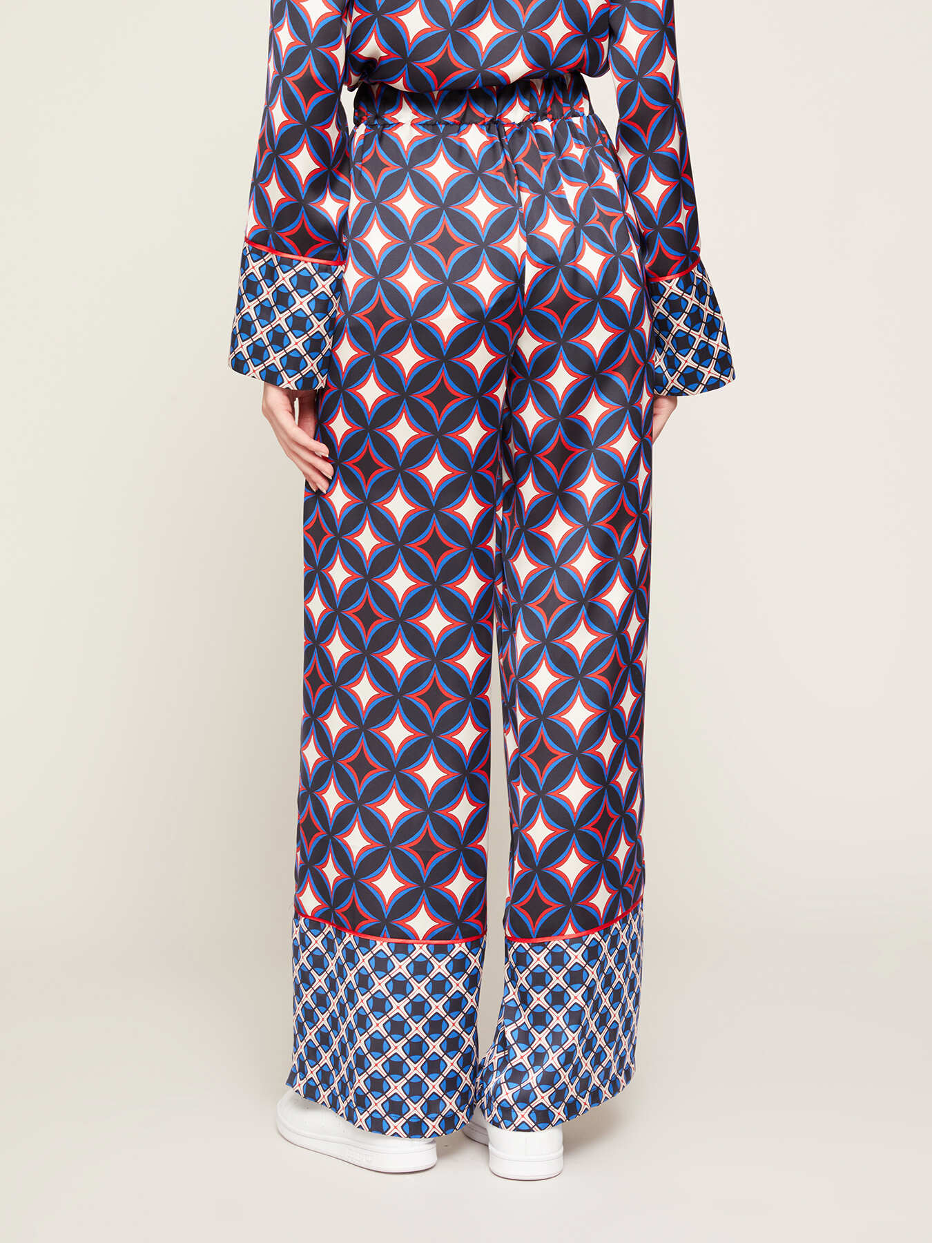 Pantaloni palazzo in raso fantasia geometrica image number 1