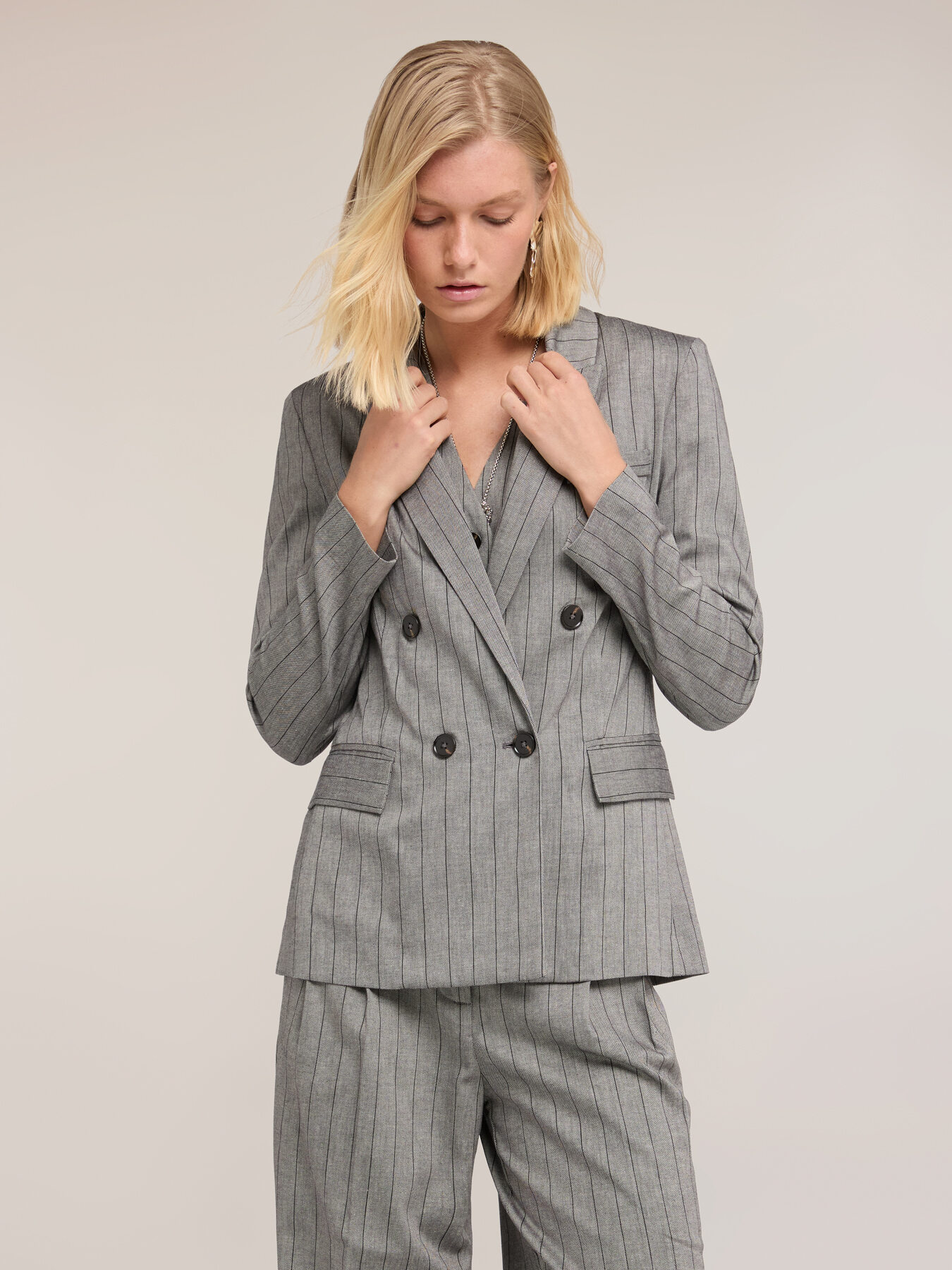 Double-breasted pinstripe blazer in linen blend image number 3