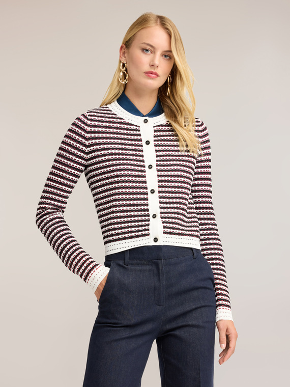 Strickjacke aus durchbrochener Strickware mit Streifen