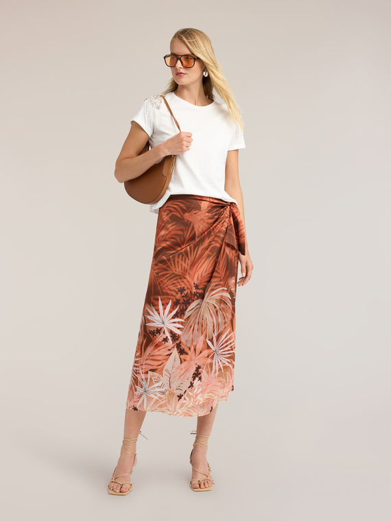 Pareo-effect satin skirt with print