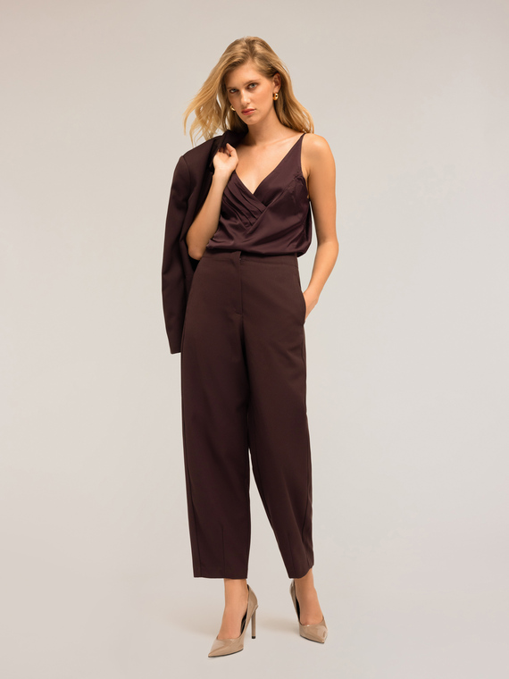 Top con bordo drappeggiato