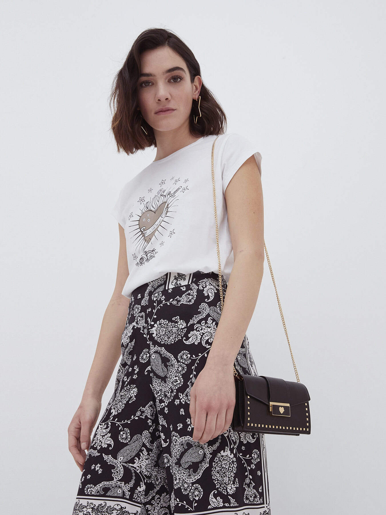 Portafoglio pochette con borchie e tracolla image number 3