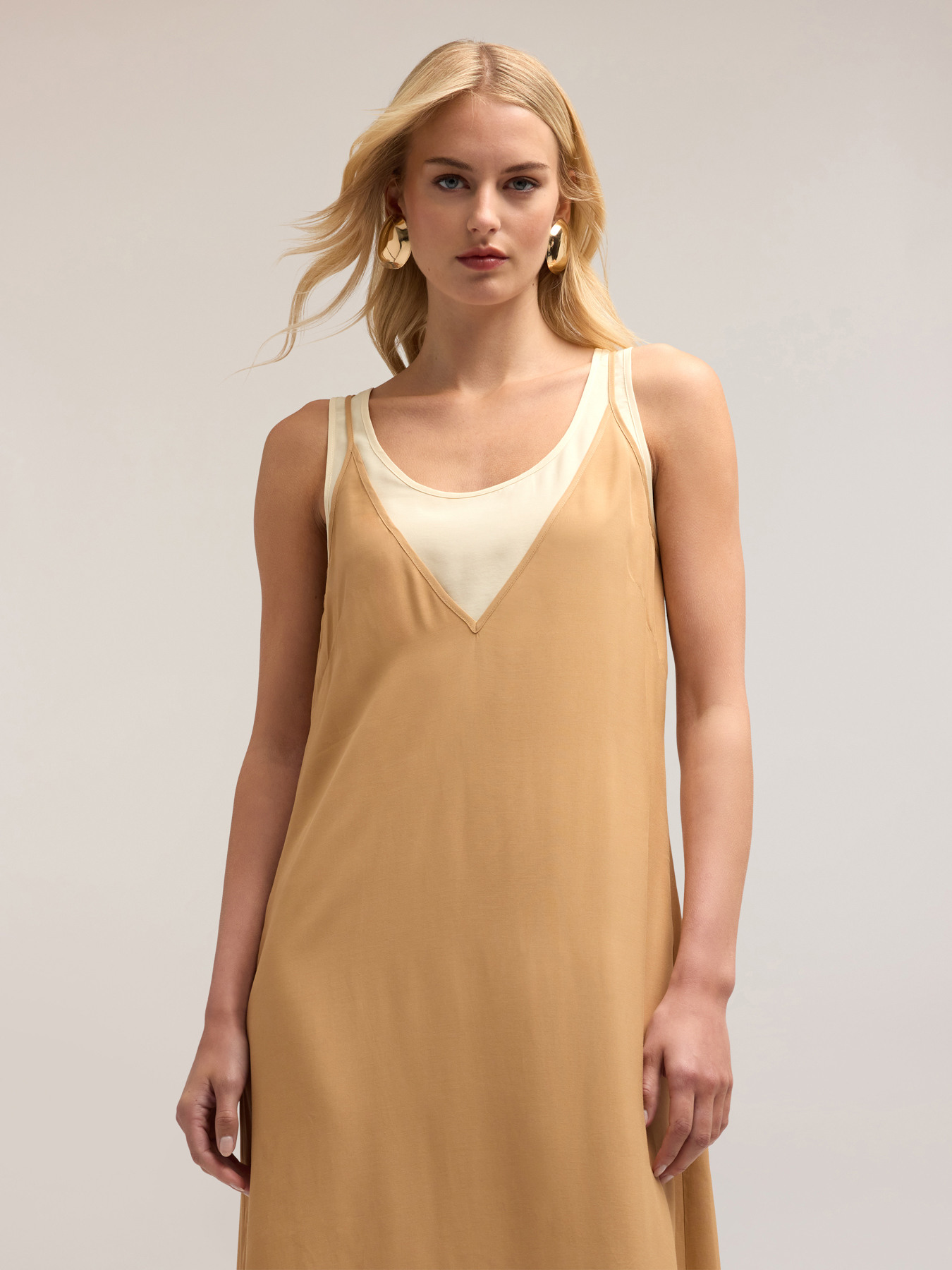 Doppellagiges langes Kleid aus Viskose image number 3