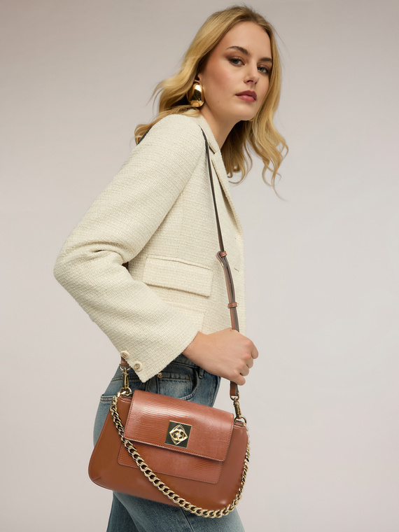 Shoulder bag with chain and flat pocket