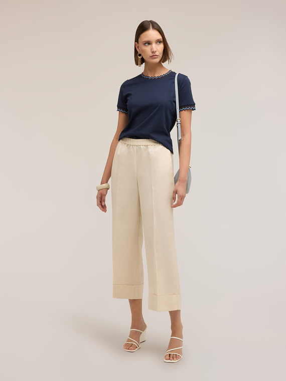 T-shirt with knitted edges