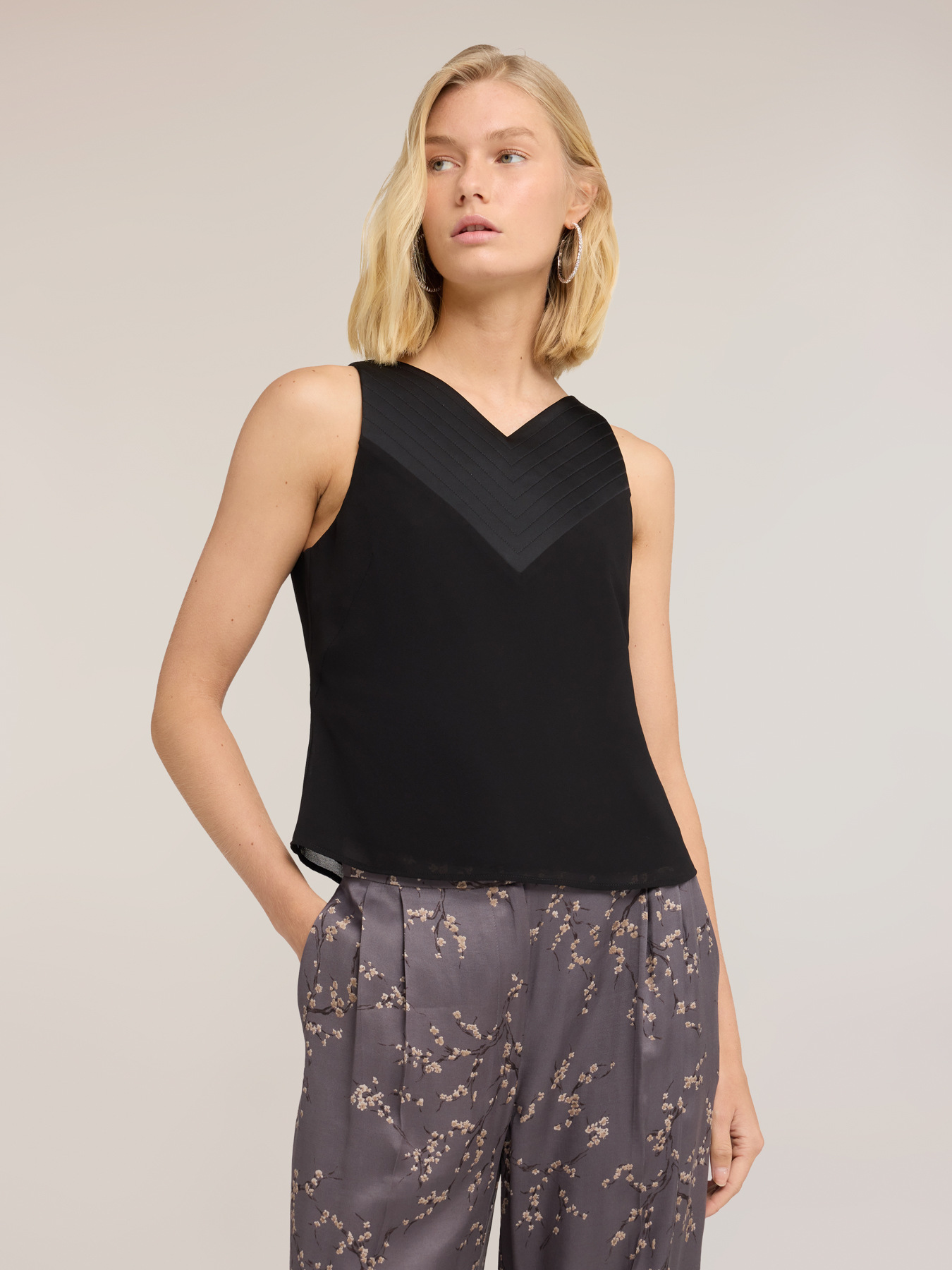 Georgette top with V-neck image number 2