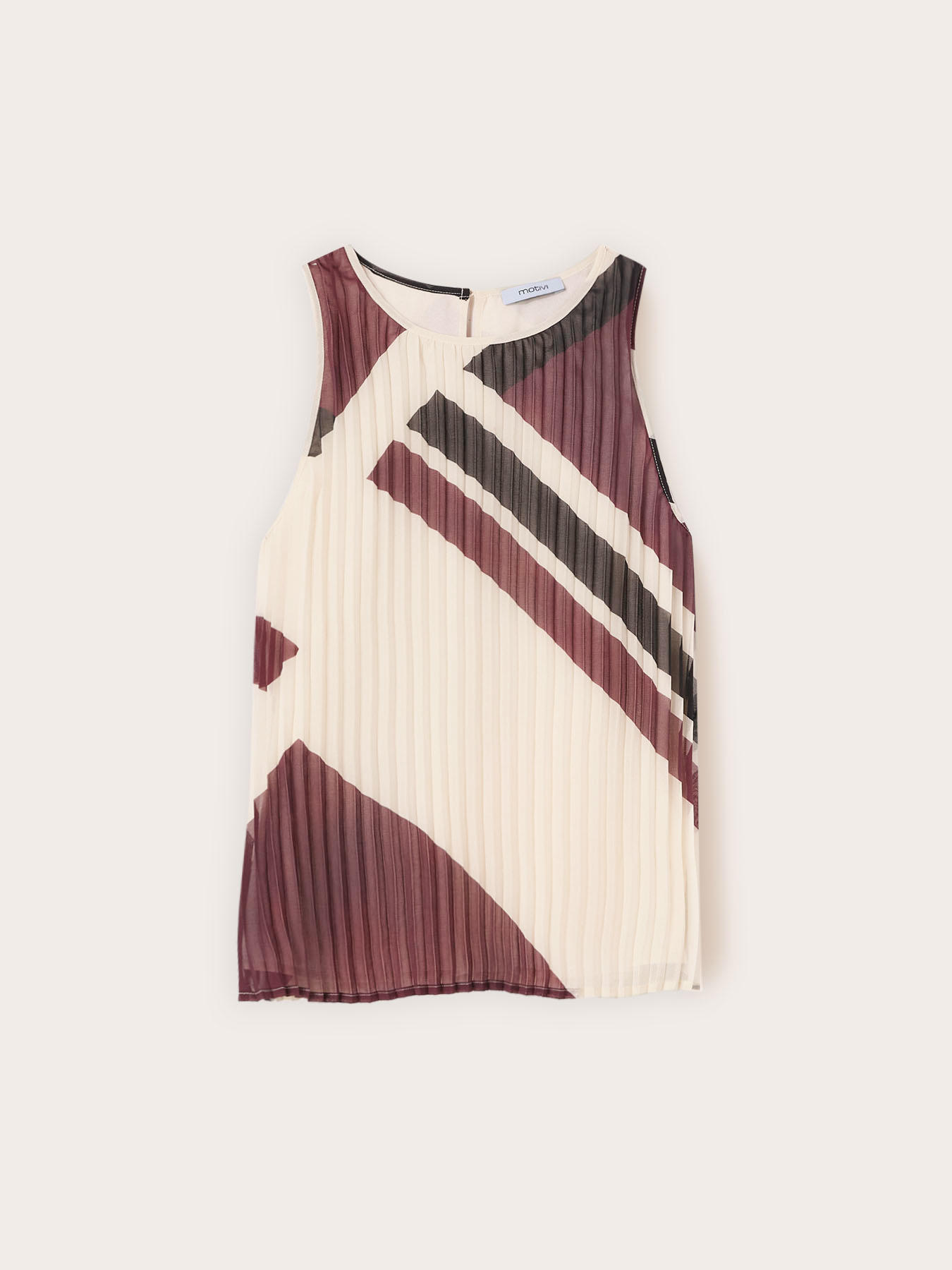 Top plisado en georgette con estampado image number 4
