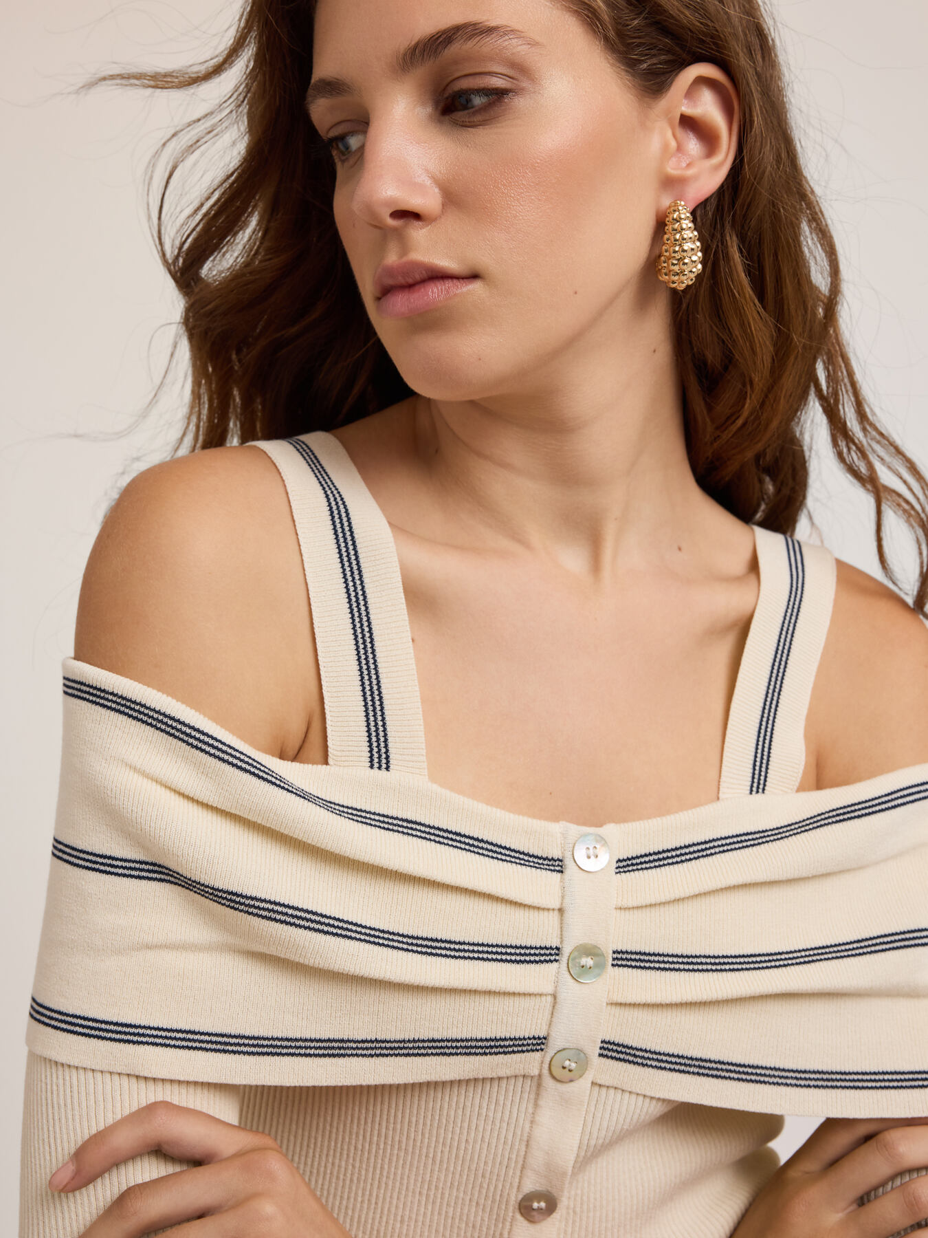 Top pe umeri din tricot image number 3