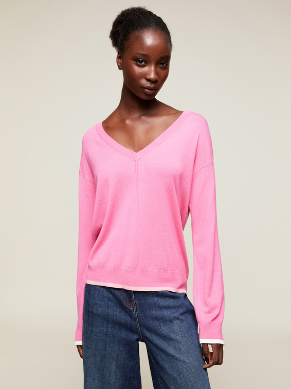 Pullover mit V-Ausschnitt und farblich abgesetzten Rändern