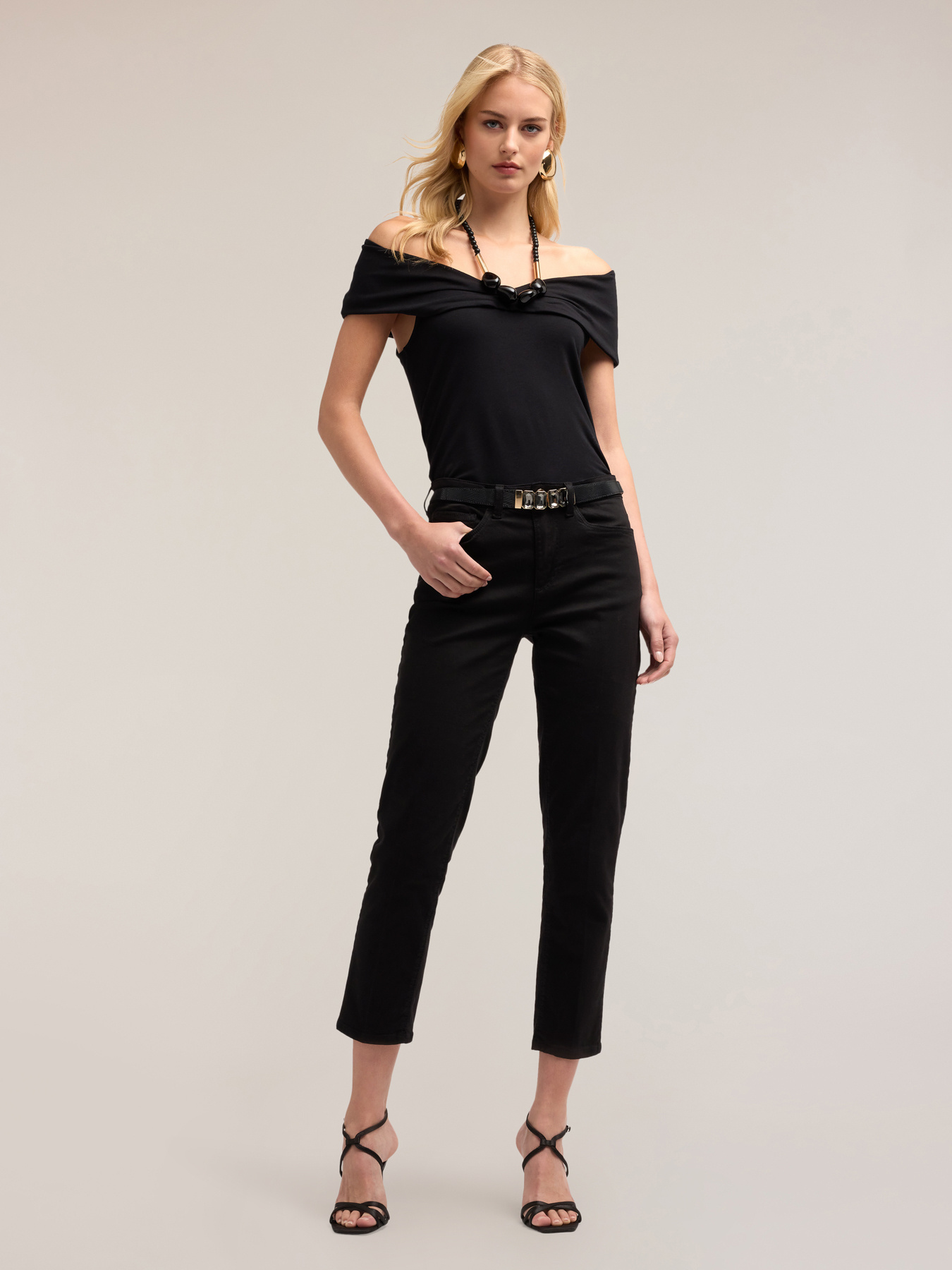 T-shirt off-shoulder image number 3