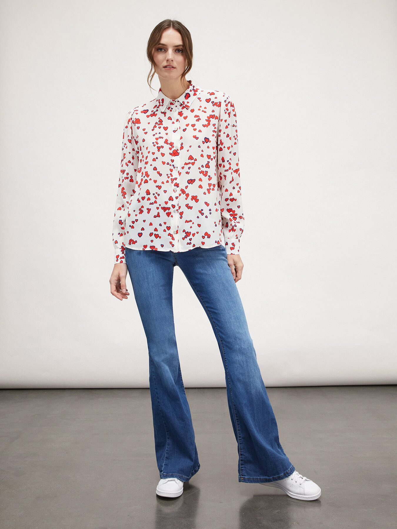 Camicia in tessuto cr&ecirc;pe stampa cuori image number 3