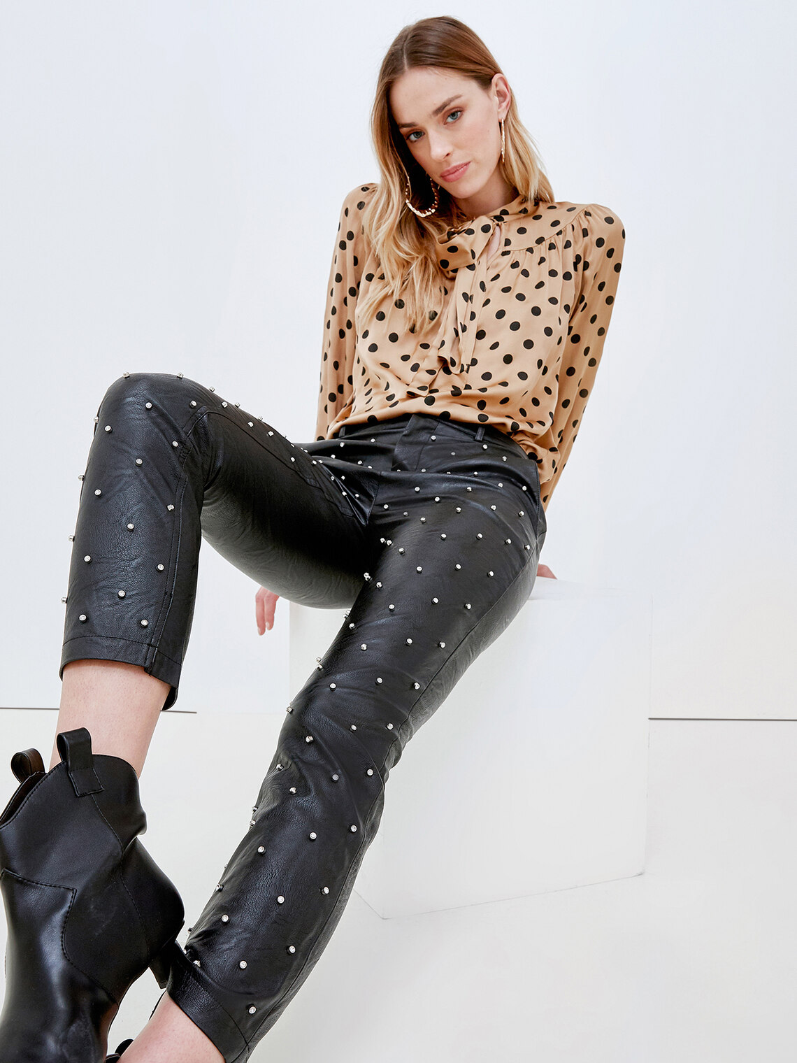 Pantaloni skinny effetto pelle con castoni - Motivi.com