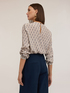 Bluse mit geometrischem Muster und Steinbesatz image number 1