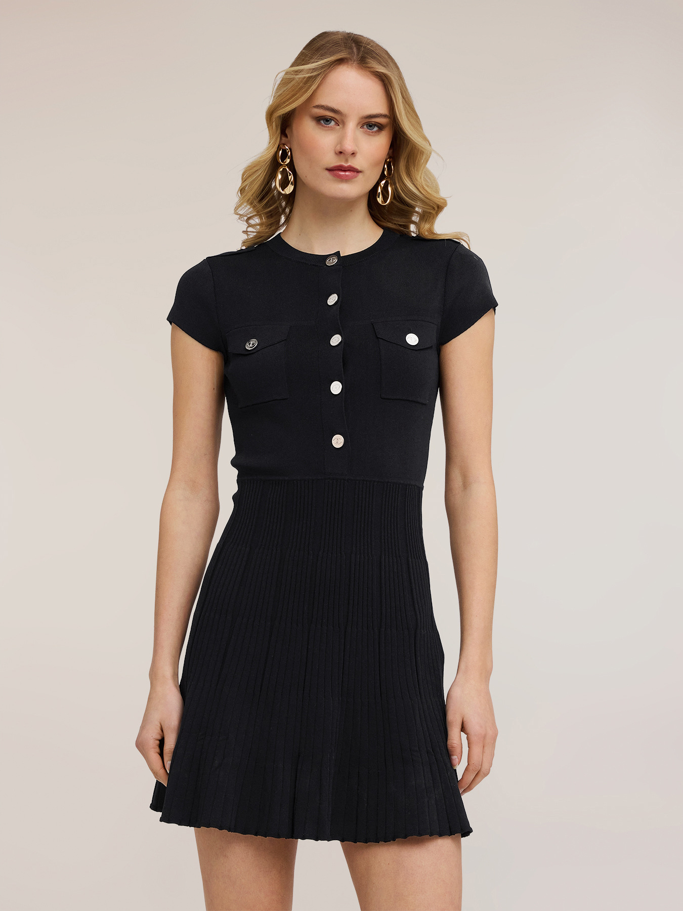 Vestido flare de punto con botones image number 2