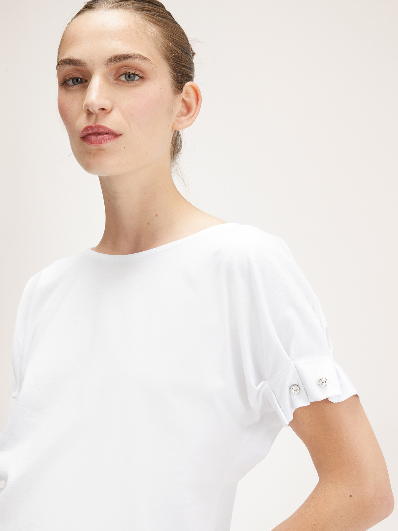 T-shirt maniche corte con pietre crystal image number 2