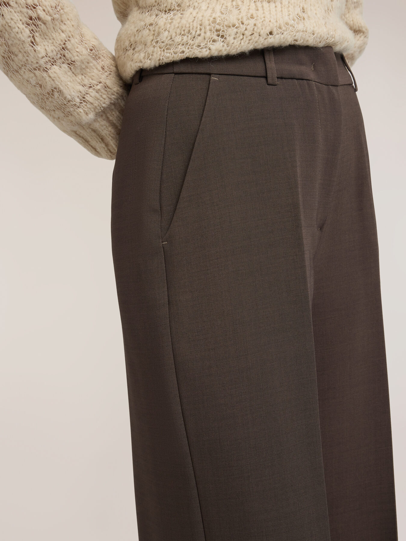 High-waisted palazzo pants with pleat image number 3