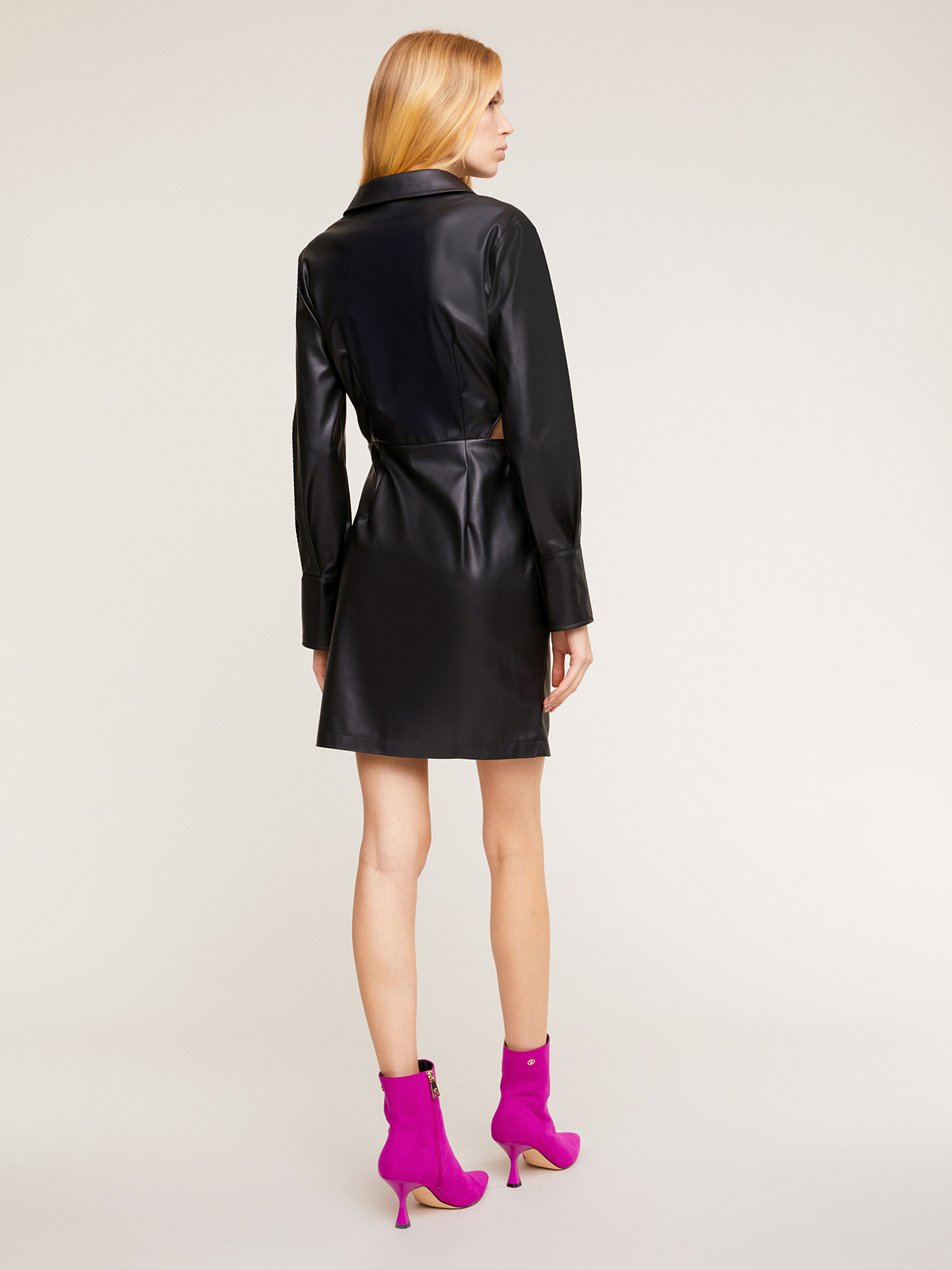 Rochie scurtă din de piele artificială image number 1