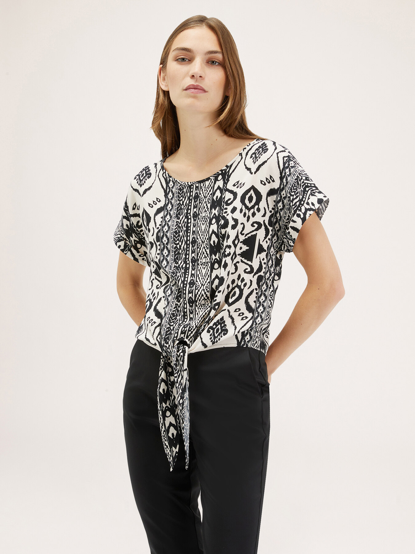 Blouse en voile avec noeud &agrave; motif ethnique image number 1