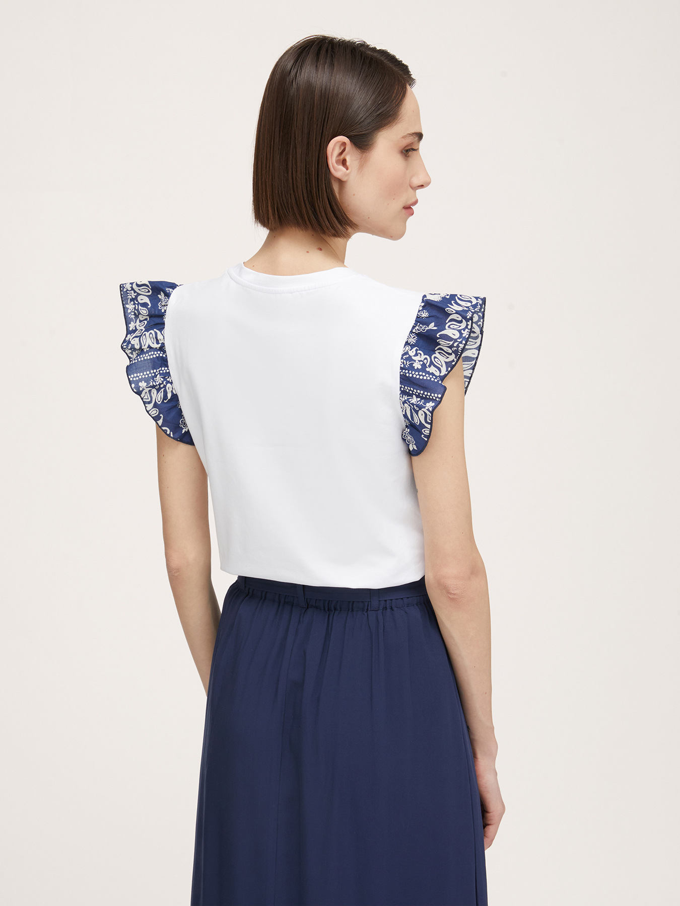 T-shirt with flounce sleeves and foulard print image number 1