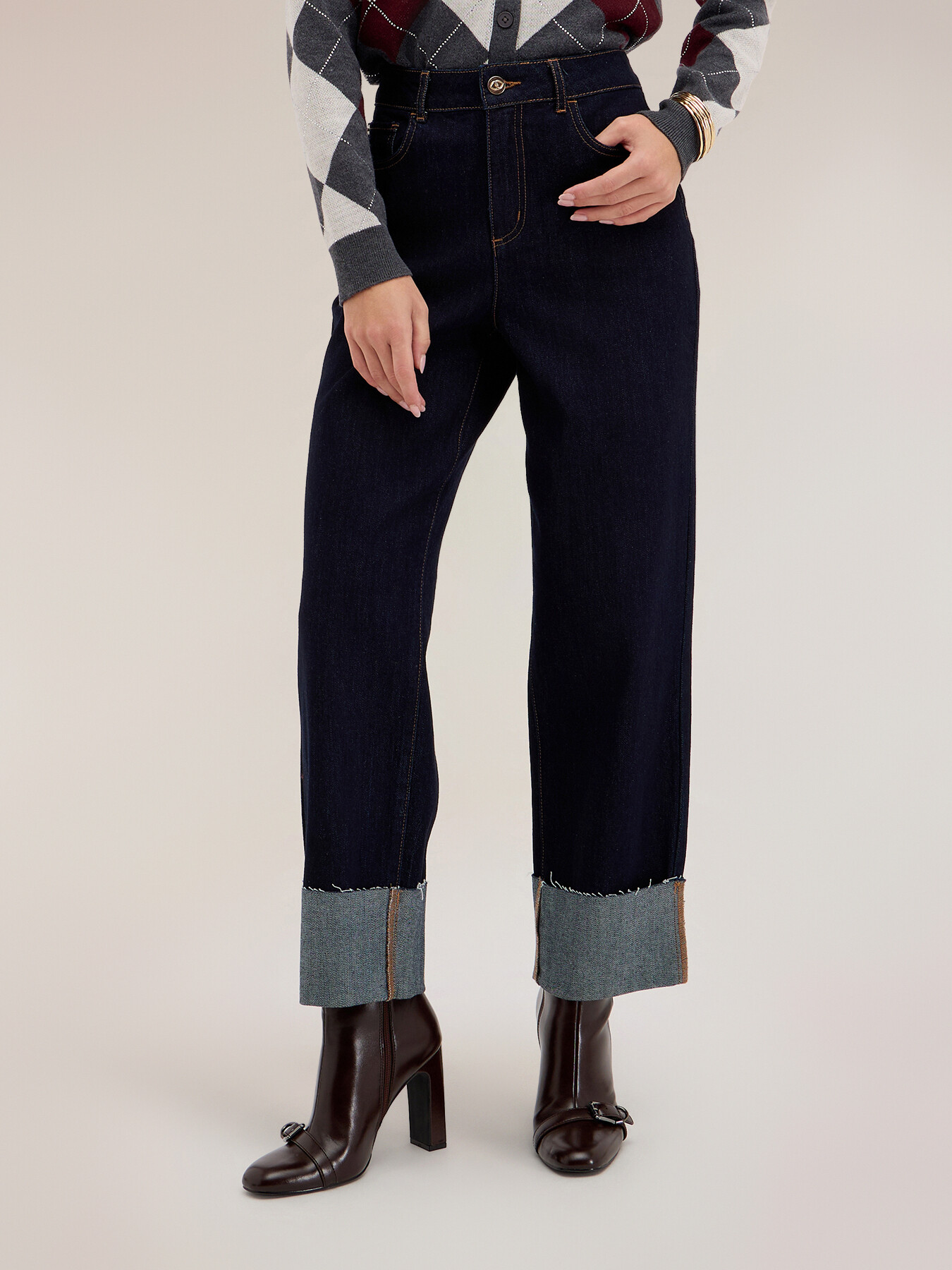 High-waisted cropped jeans with cuff image number 1